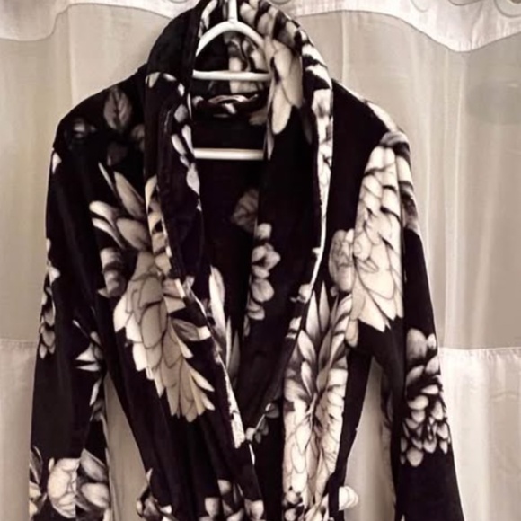 La Vie En Rose. Medium. Like New! - Picture 1 of 2